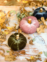 Load image into Gallery viewer, Velvet Pumpkin Crafting Course | How to Make Velvet Pumpkins (Pattern Included)
